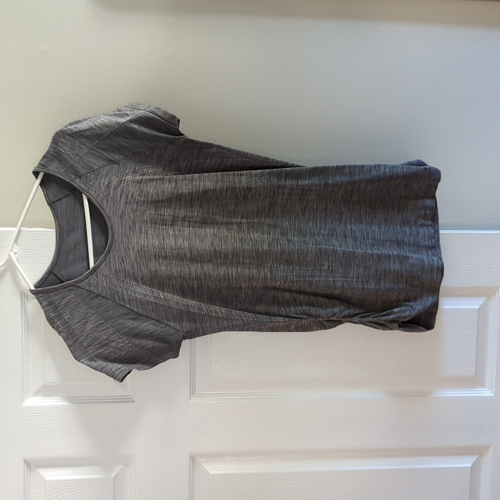 Athleta Gray Medium Elastic Sides Workout Top/Tee